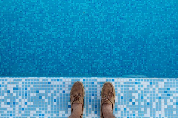 Quels sont les avantages et les inconvénients des mini piscines à coque autoportantes ?