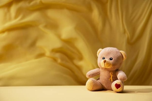 Pourquoi réconforter son bébé avec une peluche ?