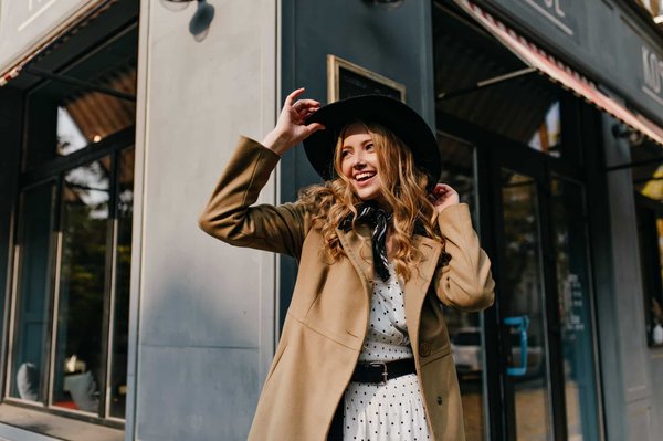 Créer des Looks Inspirés des Célébrités : Icônes de Style à Emuler